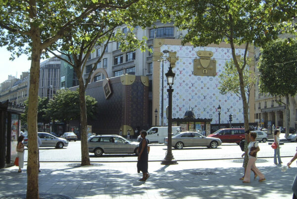 Vitrine en travaux de Louis Vuitton