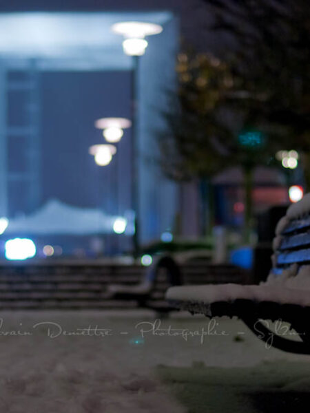 Banc sous la neige