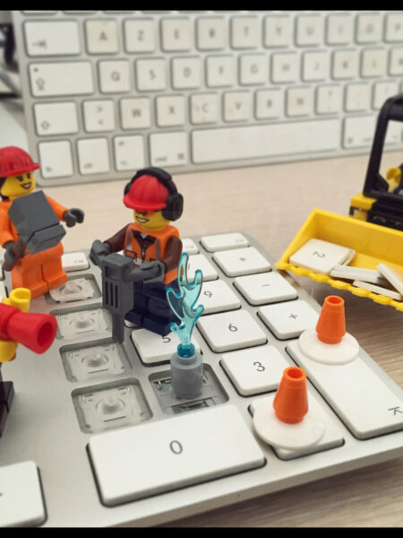 Lego en chantier sur le clavier