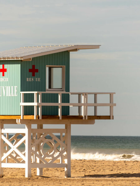 Poste de secours sur la plage de Deauville