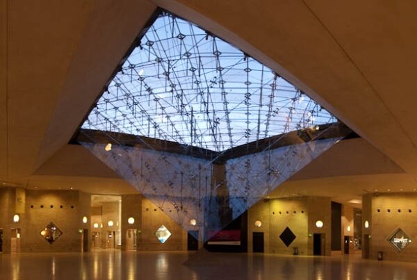 Louvre Paris vu du dessous