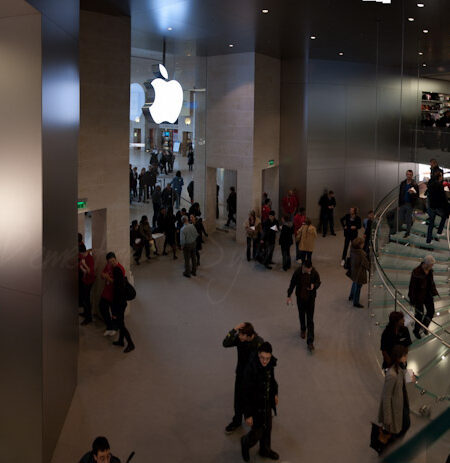 Apple Store Le Louvre Paris
