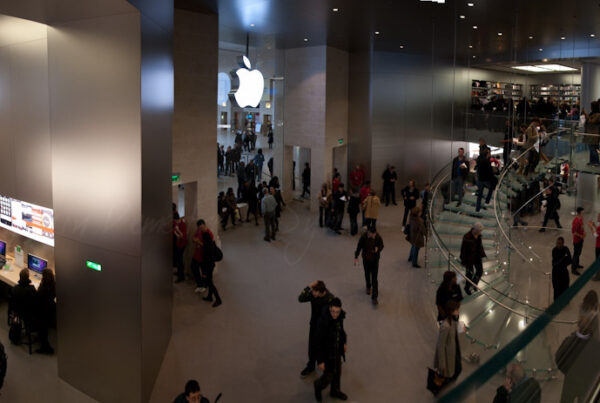 Apple Store Le Louvre Paris