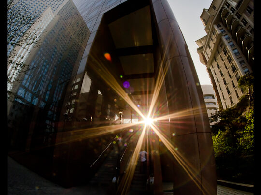 Tour et sun flare La Défense Paris