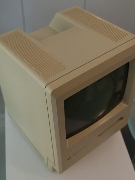Macintosh Plus Apple