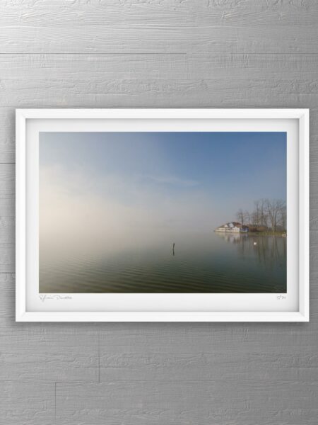 Brume sur le bord du lac