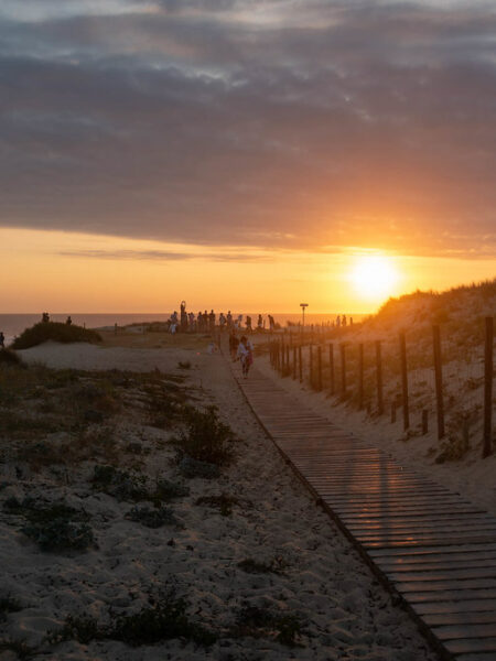 Crépuscule doré sur les dunes