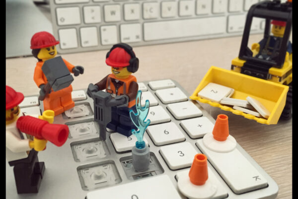 Lego en chantier sur le clavier