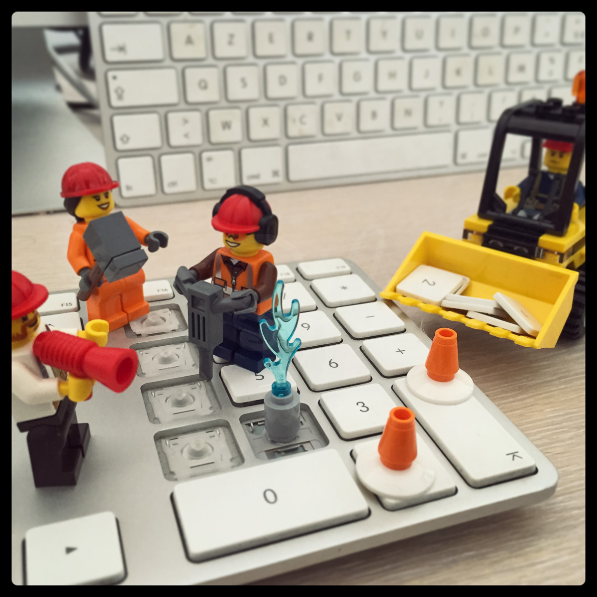 Lego en chantier sur le clavier