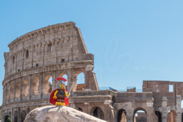 Colisée de Rome avec un légionnaire Romain en Lego