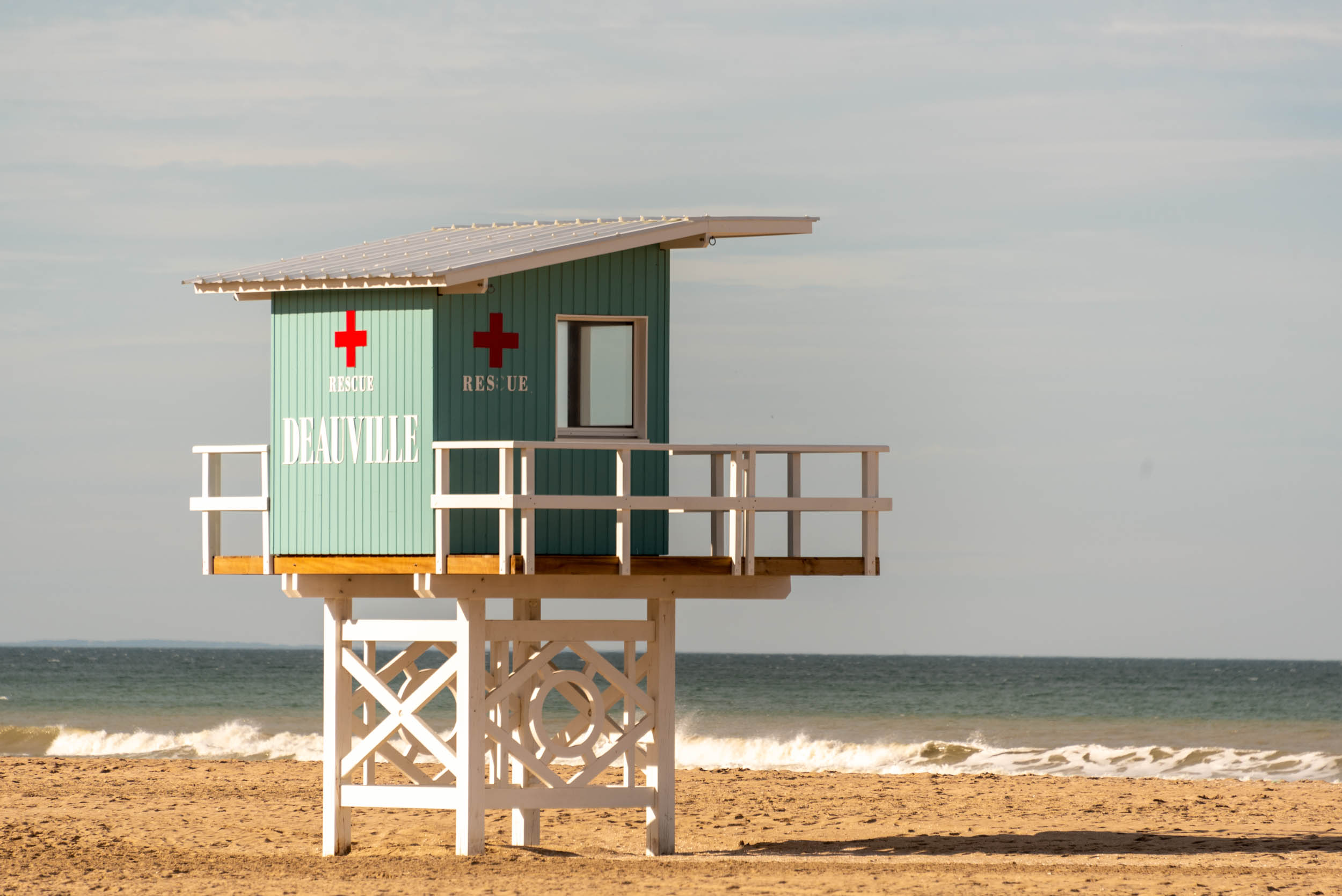 Poste de secours sur la plage de Deauville