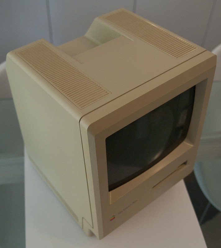 Macintosh Plus Apple